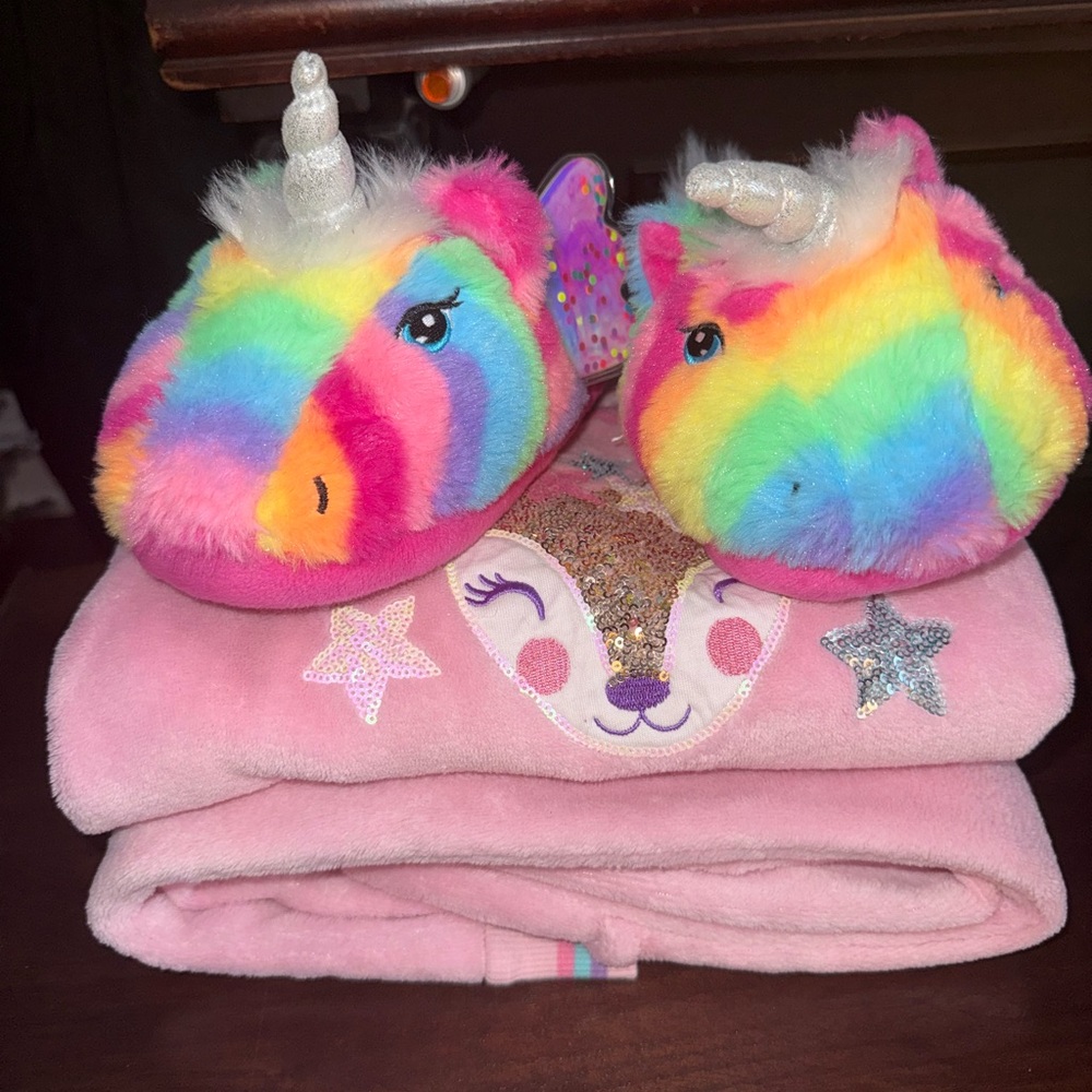 Lot Rainbow Unicorn Slippers size 11/12 and pijama set for Kids size 7